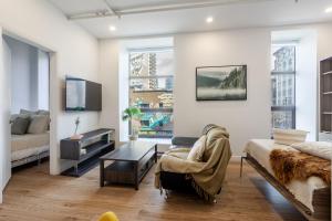 Sleek 1BDR on Bishop – Downtown MTL Gem