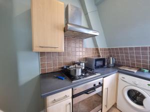 A7-Top Flr 1 bed Flat Near Elephant and Castle
