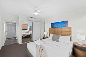 Comfy and Bright Apartment with HUGE Balcony!