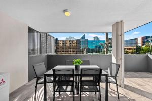 Comfy and Bright Apartment with HUGE Balcony!