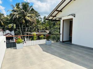 Lake Round Luxury House