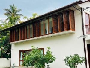 Lake Round Luxury House