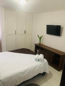 Habitación en apartamento compartido al frente del cc Unico