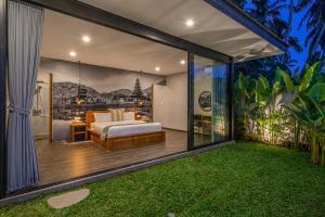Xanadu - 5BR Ubud Designer Villa, Pool with Rice Fields Views