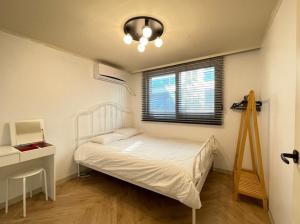 Iee Sang House Room 3, 4 queen beds #COEX #Plastic surgery #Hospital #Lotte World #Free parking #Family #Friends