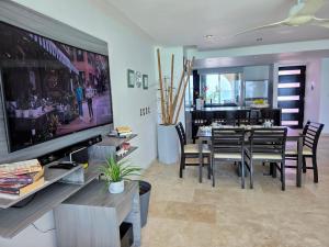 Modern penthouse, beautiful ocean view, Cancun