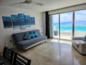 Modern penthouse, beautiful ocean view, Cancun