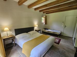 Maisons de vacances Charmant gite champetre avec bain nordique et terrasse privative - FR-1-491-441 : photos des chambres