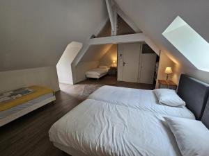 Maisons de vacances Charmant gite champetre avec bain nordique et terrasse privative - FR-1-491-441 : photos des chambres