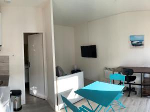 Studio 2 personnes accès direct plage - FR-1-197-624