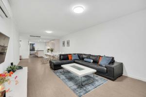 Sub-Penthouse with Marina View by Host Solutions