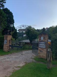 Linda casa em frente ao lago