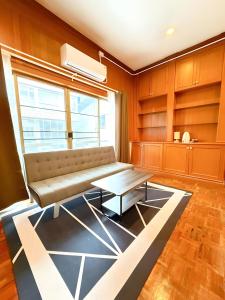 Stay On Sukhumvit Soi 11 BTS Nana