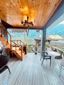 The Hamlet Stay
