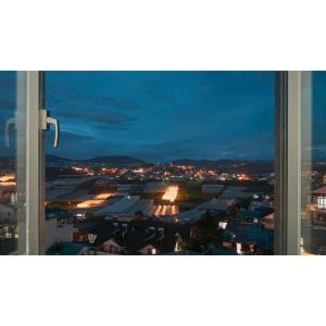 Phong Cách Hiện Đại - View Nhà Lồng Về Đêm