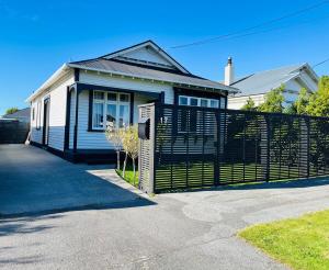 Pretty Villa Close to St Clair Beach private parking - 4hvězdičkové hotely ve městě Dunedin