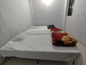 Jhusi Hotel & Restaurant
