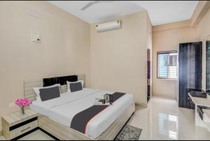BHUBNESWAR HOTEL # Sri Krishna Bhubaneshwar - Luxury And Spacious Room - Lift Facilities Fully Air Conditioned Hotel -Premium hotel