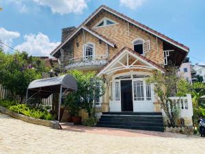 Brandon Villa Dalat