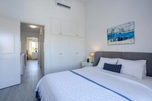 Regina "Symphony in Blue"