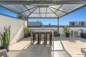 Luxe on the Beach Coastal Elegance with Rooftop