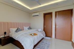 The Lodgers 1 BHK Serviced Apartments Near Artemis Hospital Sector 52