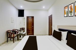 Hotel O Lohgarh Road Zirakpur Formerly JB Plaza