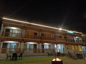 Apricus hotel