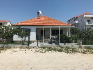Beachfront Villa Ksenija - 4 bedrooms & parking