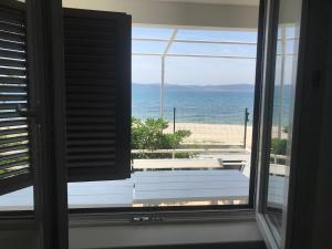 Beachfront Villa Ksenija - 4 bedrooms & parking