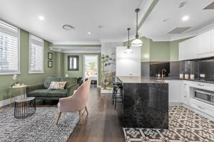 Historic 2BR in City Center - Walk to Everything!