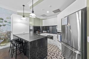 Historic 2BR in City Center - Walk to Everything!