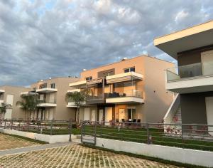 Blue Breeze Apart-Danai B