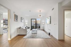 Dream 2bd Getaway in the Heart of Hollywood