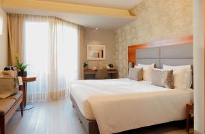 Double Room with Lake View room in Hotel Corte Valier