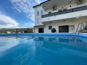 Baza Hostel - Swimming Pool