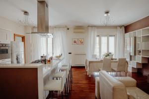 La Gemma Rossa by MONHOLIDAY