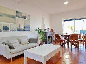 Mbird Rosario Family House