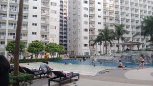 Blytheo Urban Staycation by Jonathan