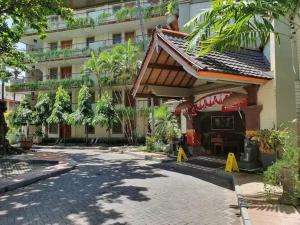 The Palmana Tropical Courtyard Jayakarta Residence 12