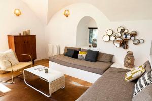 Maisons de vacances Former Sheepfold With Natural Shared Pool In Drome : photos des chambres
