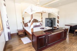 Queens Chateau Boutique Villa