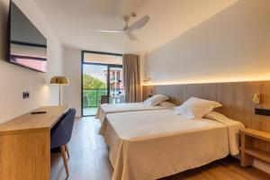 Triple Room (2 Adults + 1 Child) room in Ohtels Vil·la Romana