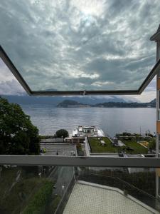 Panoramico Appartamento Fronte Lago