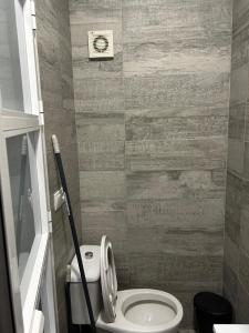 Estudio junto a estación y tren María Zambrano