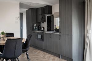 Nieuw chalet Zeeland met omheinde tuin & airco nabij natuur en zwembad VP089