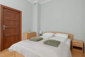 Climatic Apartment in Gdansks Old Town by Noclegi Renters