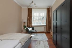 Climatic Apartment in Gdansks Old Town by Noclegi Renters