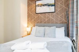 5 bedroom Modern Home in Guilford - Sleeps 9