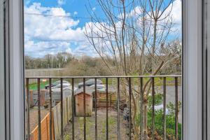 Spacious 4 Bed Preston Home with Garden & Parking